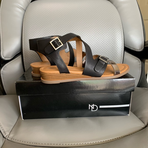 New Directions Black Nora Sandal - Picture 2 of 5